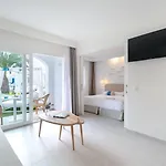 Fergus Style Carema Aparthotel 4*