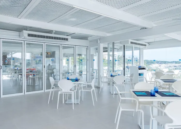 Fergus Style Carema Aparthotel 4*