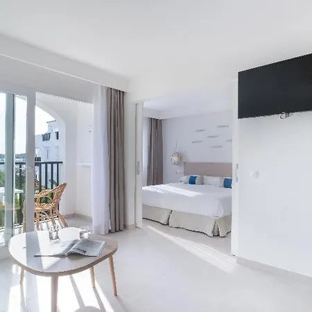 Aparthotel Fergus Style Carema Cala'N Bosch (Menorca)