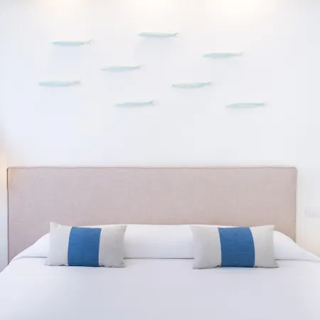 Fergus Style Carema Apart Otel Cala en Bosch