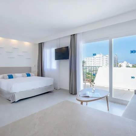 Fergus Style Carema Apartahotel