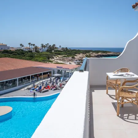 Fergus Style Carema Apartahotel