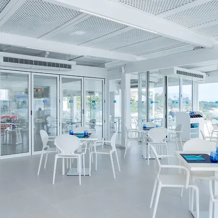 Fergus Style Carema Apartahotel 4*