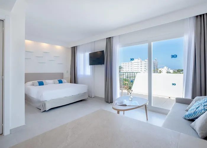 Fergus Style Carema Apartahotel