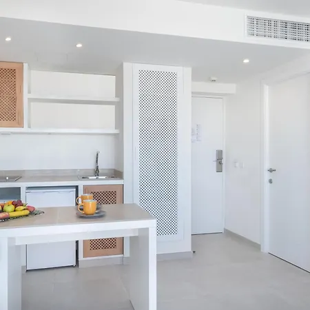 Fergus Style Carema Aparthotel Cala'N Bosch (Menorca)