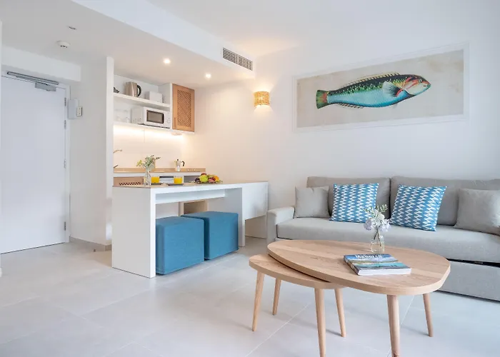 Fergus Style Carema 4*